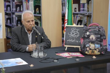 نیمکت های خالی