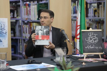 نیمکت های خالی