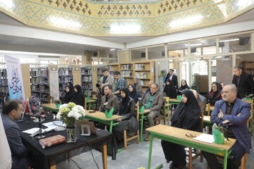 نیمکت های خالی