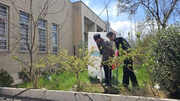 غرس نهال در پویش «باغ امین» در اداره کل کتابخانه‌های عمومی استان زنجان
