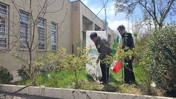 غرس نهال در پویش «باغ امین» در اداره کل کتابخانه‌های عمومی استان زنجان