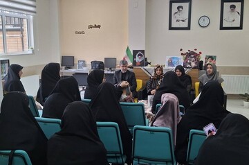 کتابخانه بعثت در آئین «نیمکت‌های آسمانی» میزبان شاعرانی بود که واژه‌هایشان بوی باران می‌داد