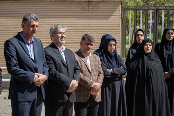 کاشت نهال در کتابخانه عمومی امام محمدباقر(ع) آبیک