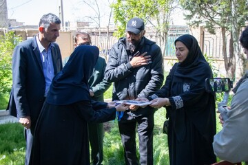 کاشت نهال در کتابخانه عمومی امام محمدباقر(ع) آبیک