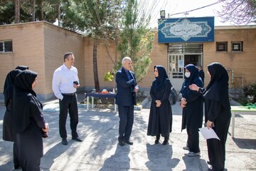 کاشت نهال در کتابخانه عمومی امام محمدباقر(ع) آبیک