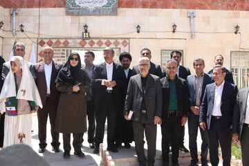 غرس نهال در پویش سراسری «باغ امین» با حضور استاندار لرستان در کتابخانه ی حضرت مهدی (عج) خرم آباد