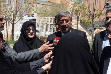 غرس نهال در پویش سراسری «باغ امین» با حضور استاندار لرستان در کتابخانه ی حضرت مهدی (عج) خرم آباد