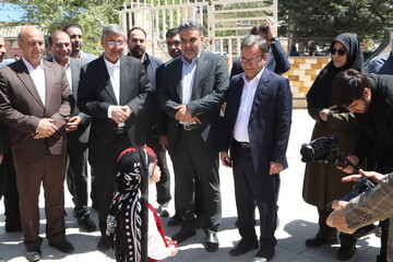 غرس نهال در پویش سراسری «باغ امین» با حضور استاندار لرستان در کتابخانه ی حضرت مهدی (عج) خرم آباد