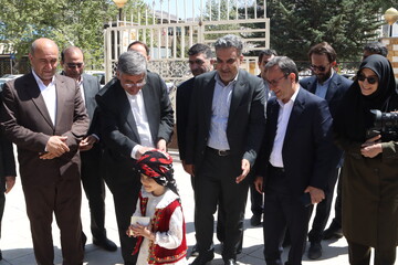 غرس نهال در پویش سراسری «باغ امین» با حضور استاندار لرستان در کتابخانه ی حضرت مهدی (عج) خرم آباد
