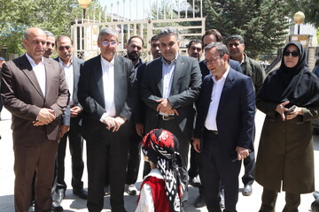غرس نهال در پویش سراسری «باغ امین» با حضور استاندار لرستان در کتابخانه ی حضرت مهدی (عج) خرم آباد