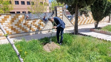 غرس نهال در پویش سراسری «باغ امین» با حضور استاندار لرستان در کتابخانه ی حضرت مهدی (عج) خرم آباد