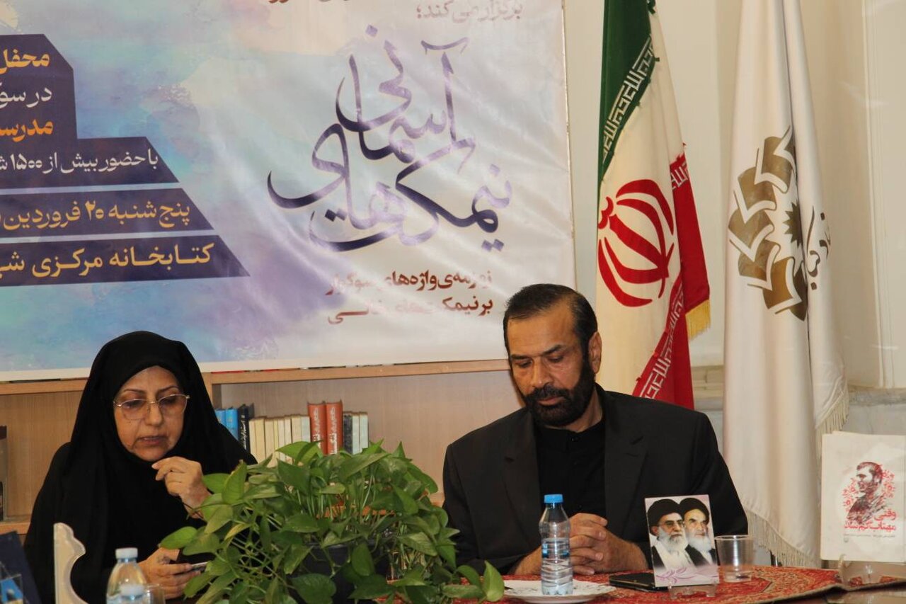 محفل سراسری شعرخوانی نیمکت های آسمانی در کتابخانه های عمومی استان کرمان برگزار شد
