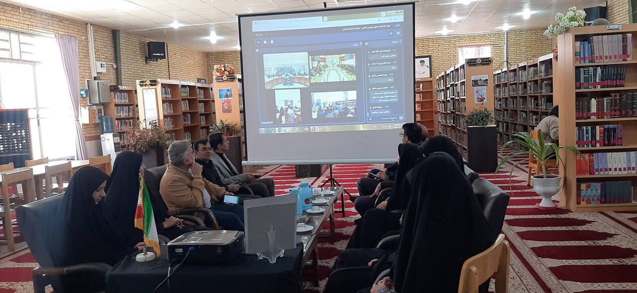 محفل سراسری شعرخوانی نیمکت های آسمانی در کتابخانه های عمومی استان کرمان برگزار شد