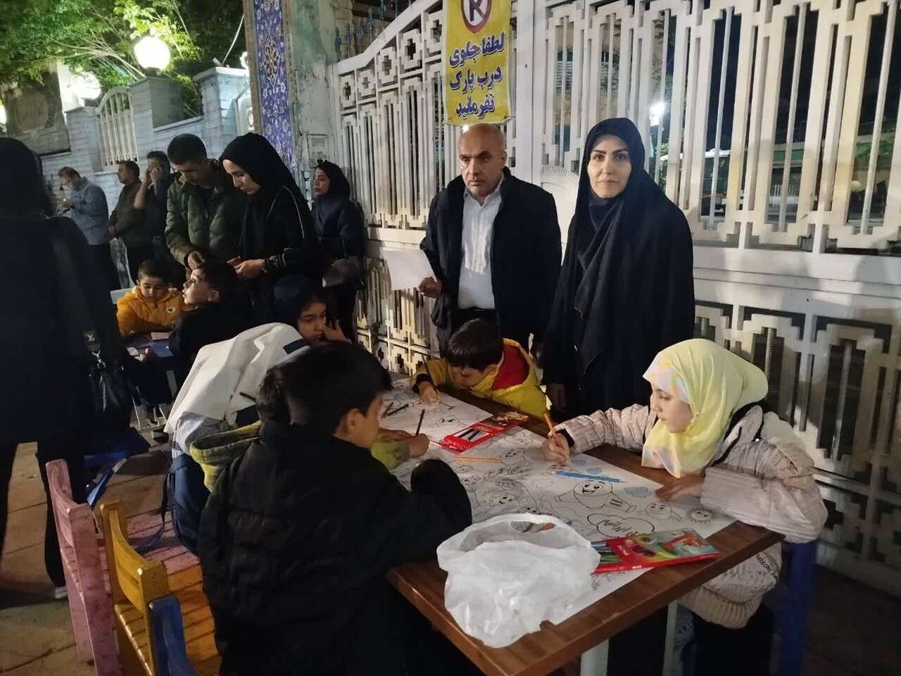 برنامه نقاشی متری و رنگ آمیزی ویژه کودکان و نوجوانان در میدان معلم شهید امام خامنه ای پاکدشت