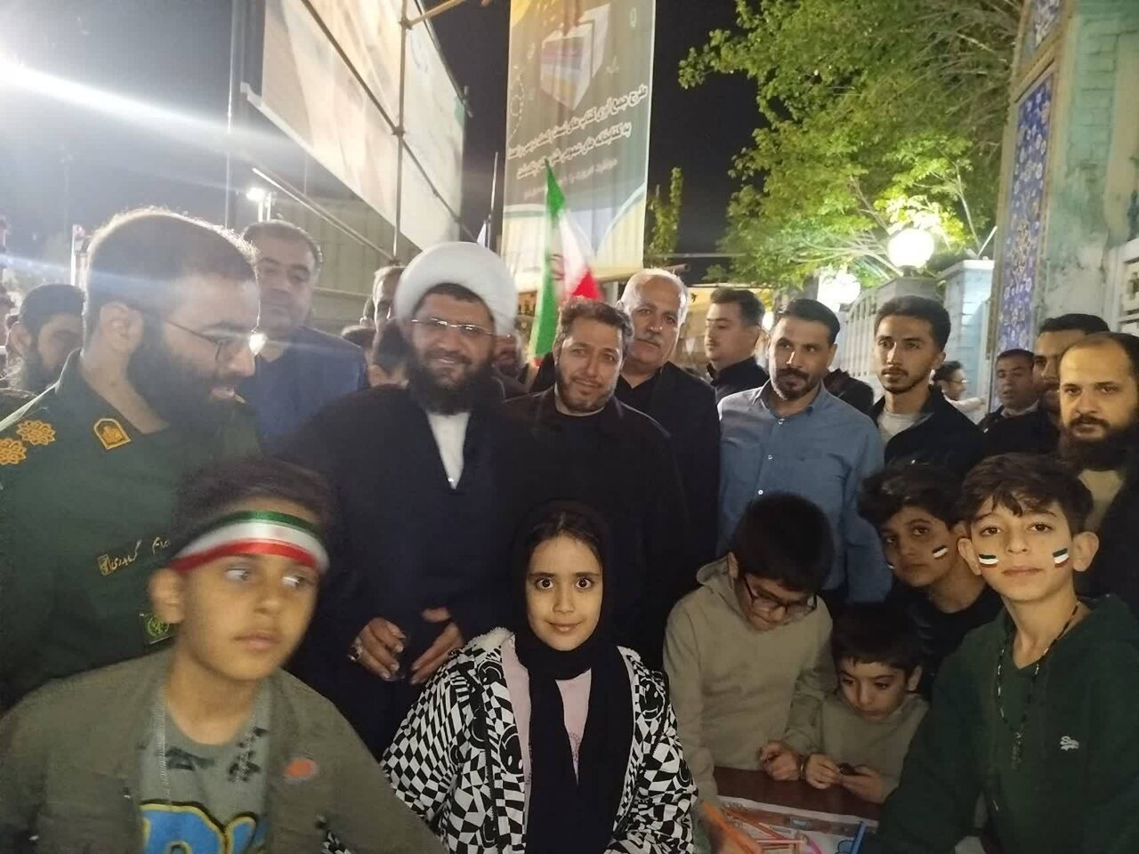 برنامه نقاشی متری و رنگ آمیزی ویژه کودکان و نوجوانان در میدان معلم شهید امام خامنه ای پاکدشت
