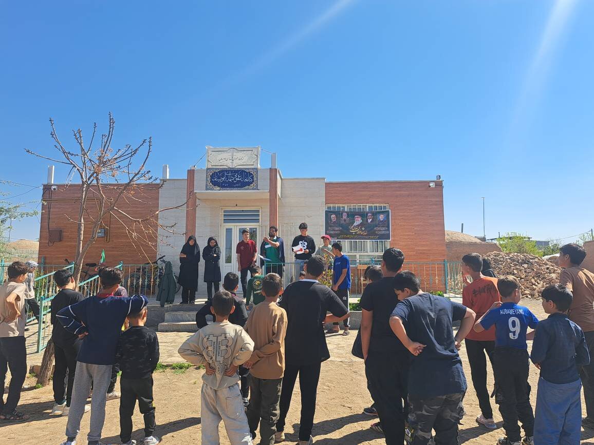 تبلور روحیه مقاومت در مستطیل سبز کتابخانه؛ مسابقات فوتسال «جام مقاومت» در روستای ابویسان