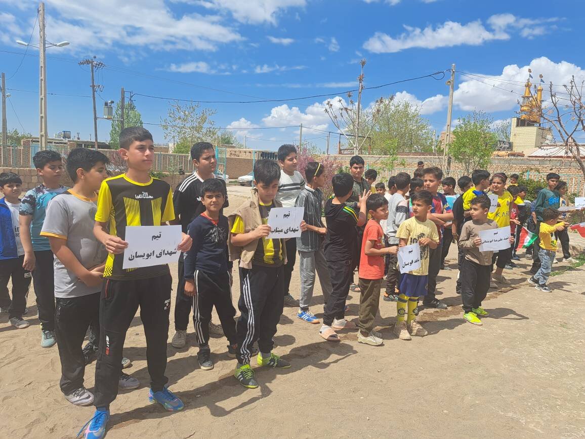 تبلور روحیه مقاومت در مستطیل سبز کتابخانه؛ مسابقات فوتسال «جام مقاومت» در روستای ابویسان