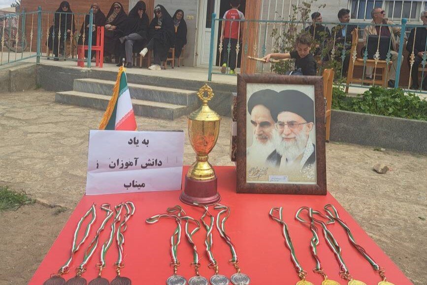 تبلور روحیه مقاومت در مستطیل سبز کتابخانه؛ مسابقات فوتسال «جام مقاومت» در روستای ابویسان