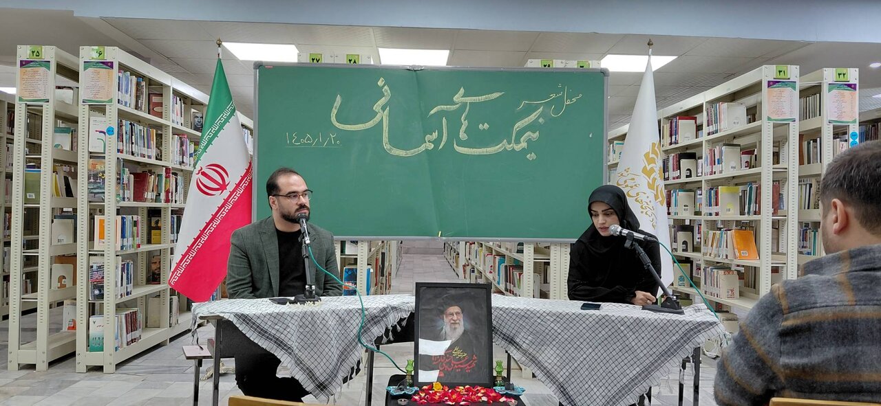 محفل شعرخوانی «نیمکت‌های آسمانی» در قم برگزار شد