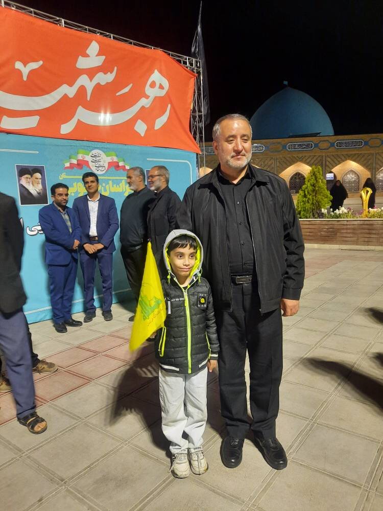 حضور اقشار مختلف در غرفه فرهنگی و سنگر دانایی، اداره کل کتابخانه های عمومی استان خراسان جنوبی در شبهای اتحاد مقدس
