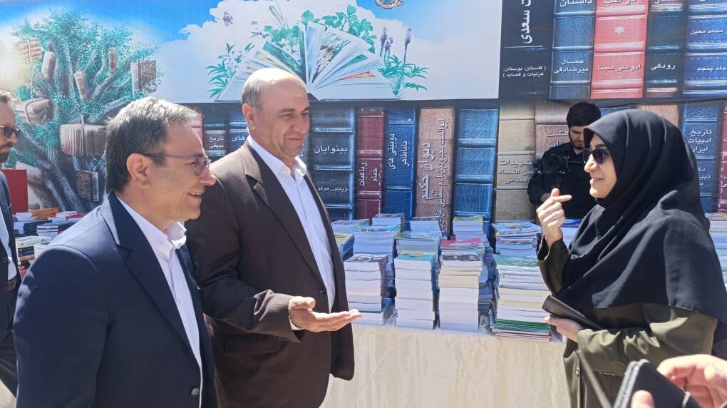 غرس نهال به یاد رهبر شهید انقلاب در پویش ملی «باغ امین» با حضور استاندار لرستان در خرم‌آباد