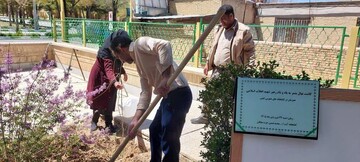 کاشت نهال ثمرده در کتابخانه‌های منتخب اصفهان؛ گرامیداشت یاد رهبر شهید انقلاب