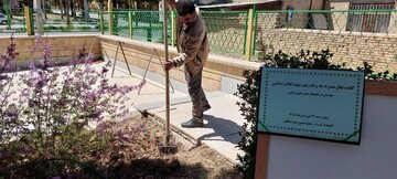 کاشت نهال ثمرده در کتابخانه‌های منتخب اصفهان؛ گرامیداشت یاد رهبر شهید انقلاب