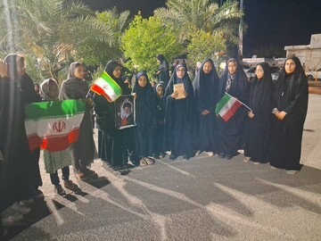 ایستاده برای ایران