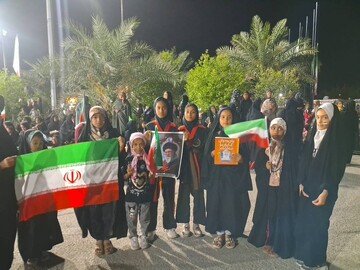 ایستاده برای ایران