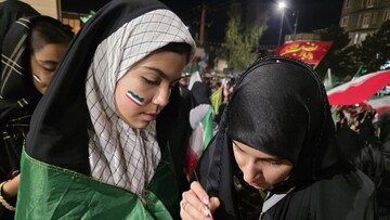 استقبال اعضای کتابخانه‌های عمومی استان کرمانشاه از پویش« ایستاده برای ایران »