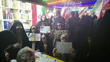 حضور پرشور کتابداران پایتخت در ایستگاه های فرهنگی کتابخانه های سیار مستقر در نازی آباد، فلکه دوم صادقیه و میدان منیریه
