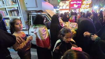 حضور پرشور کتابداران پایتخت در ایستگاه های فرهنگی کتابخانه های سیار مستقر در نازی آباد، فلکه دوم صادقیه و میدان منیریه