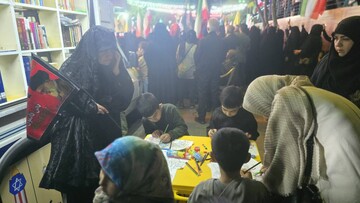 حضور پرشور کتابداران پایتخت در ایستگاه های فرهنگی کتابخانه های سیار مستقر در نازی آباد، فلکه دوم صادقیه و میدان منیریه