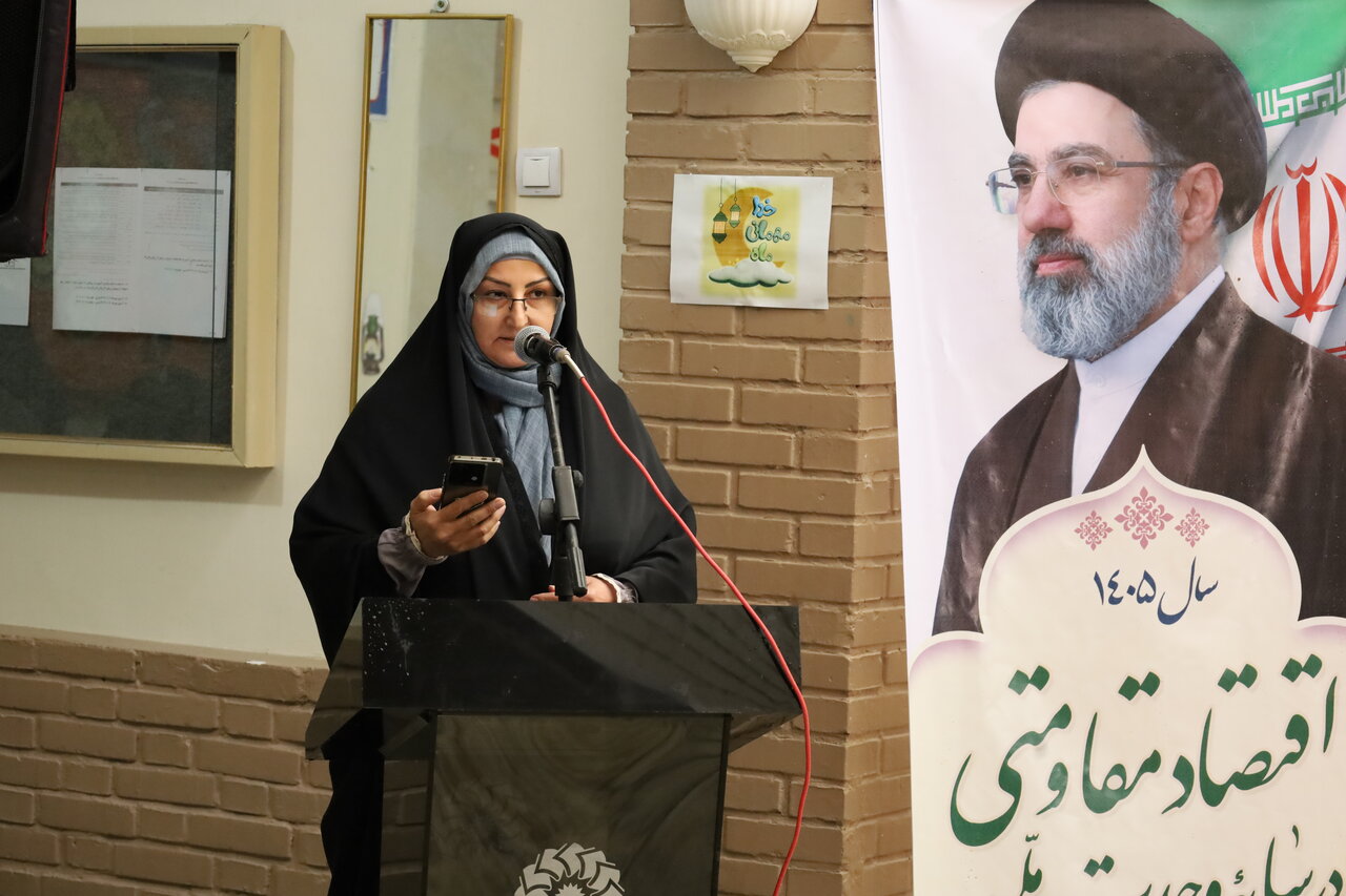 صدای خنده‌های دانش‌آموزان نمی‌آید، نوای ضجّه دَمّام‌ها می‌آید از هر سو