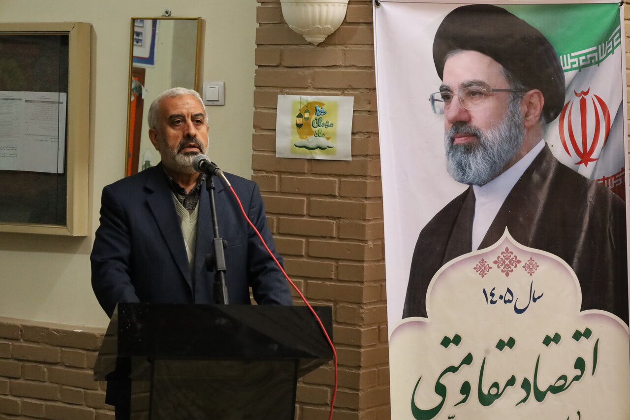 صدای خندههای دانشآموزان نمیآید، نوای ضجّه دَمّامها میآید از هر سو