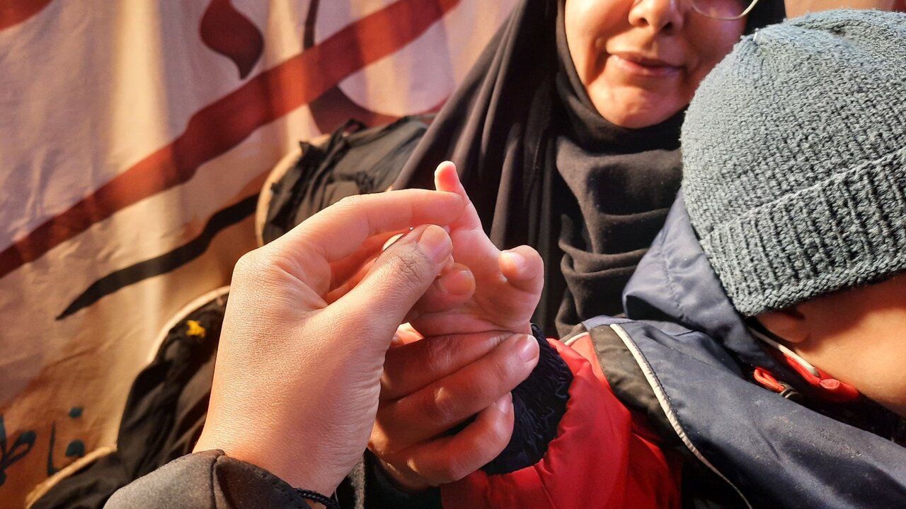 برپایی غرفه کودک توسط کتابخانه عمومی شهید آوینی سجزی در اجتماع میدان فیض اصفهان