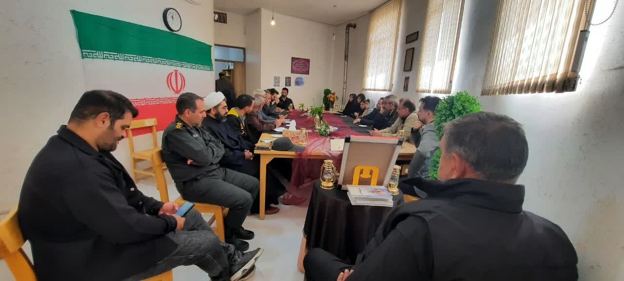محفل شعر در کتابخانه شهر سجزی، پاسداشت رهبرشهید انقلاب و یادآوری مظلومیت شهدای میناب