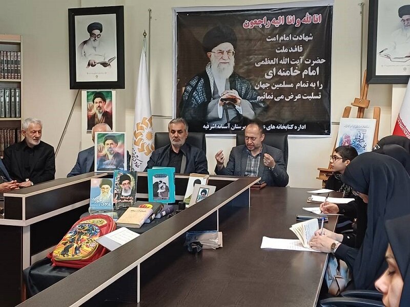 برنامه ویژه شعرخوانی «نیمکتهای آسمانی» در کتابخانه عمومی اهلالبیت (ع) برگزار شد