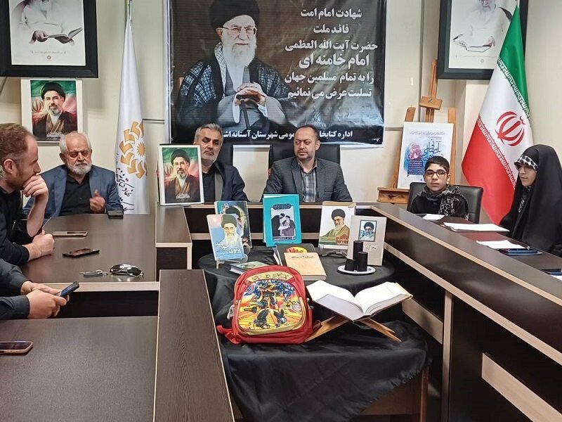 برنامه ویژه شعرخوانی «نیمکت‌های آسمانی» در کتابخانه عمومی اهل‌البیت (ع) برگزار شد