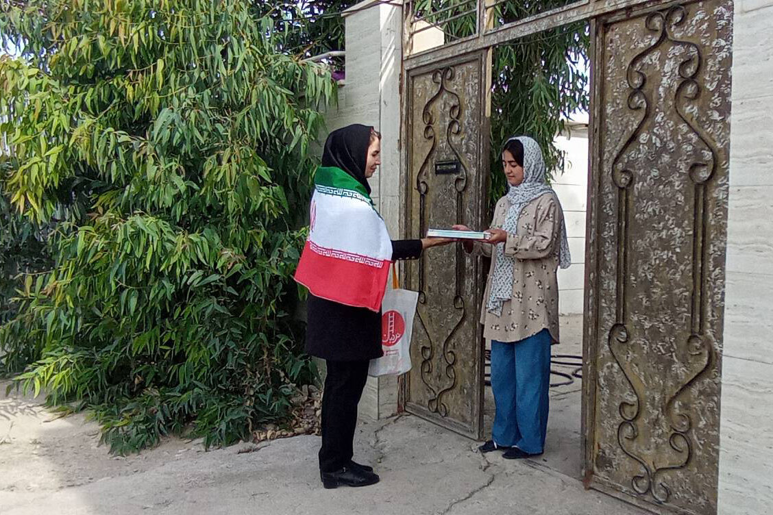استمرار دسترسی اعضا به منابع با اجرای طرح «پیک کتاب» در کتابخانه شهید غیوریزاده