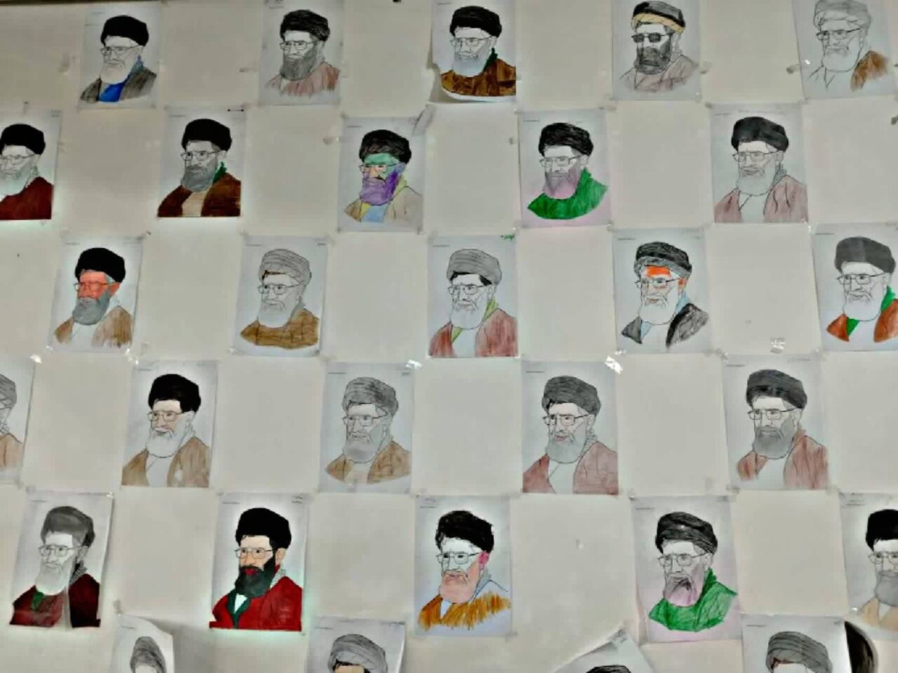 مراسم چهلمین روز شهادت قائد کشور و یادبود کودکان میناب در کتابخانه عمومی امام هادی کوار برگزار شد