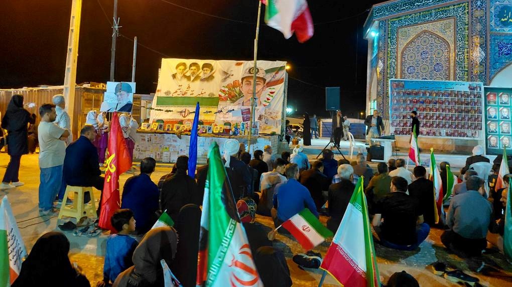 اجرای پویش فرهنگی «ایستاده برای ایران» در یادمان شهدای گمنام هندیجان