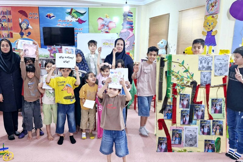 یادبودی برای ۱۶۸ دانش‌آموز شهید میناب در کتابخانه شهید بهشتی برازجان