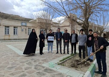 غرس نهال در پویش ملی «باغ امین» با حضور مدیرکل کتابخانه‌های عمومی آذربایجان‌غربی