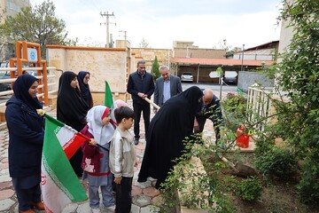 غرس نهال در پویش ملی «باغ امین» با حضور مدیرکل کتابخانه‌های عمومی آذربایجان‌غربی