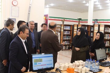 دیدار فرماندار خرم آباد و رییس انجمن کتابخانه های عمومی شهرستان از کتابخانه حضرت مهدی (عج )