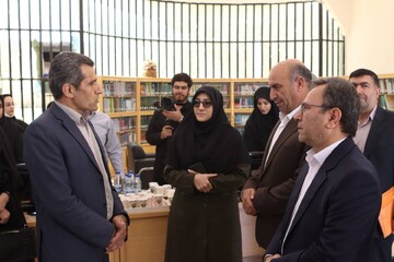 دیدار فرماندار خرم آباد و رییس انجمن کتابخانه های عمومی شهرستان از کتابخانه حضرت مهدی (عج )