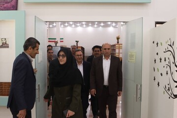 دیدار فرماندار خرم آباد و رییس انجمن کتابخانه های عمومی شهرستان از کتابخانه حضرت مهدی (عج )
