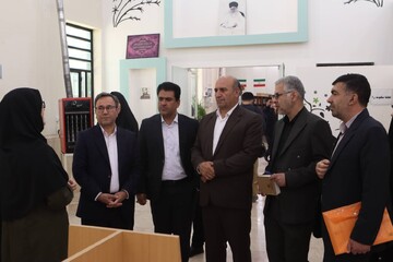 دیدار فرماندار خرم آباد و رییس انجمن کتابخانه های عمومی شهرستان از کتابخانه حضرت مهدی (عج )