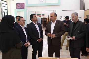 دیدار فرماندار خرم آباد و رییس انجمن کتابخانه های عمومی شهرستان از کتابخانه حضرت مهدی (عج )
